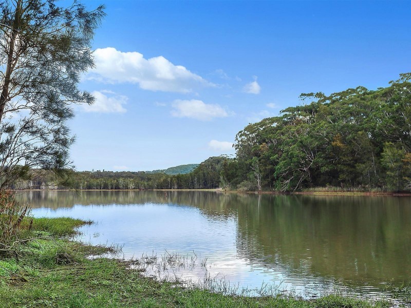 92 Lake Shore Drive, North Avoca NSW 2260