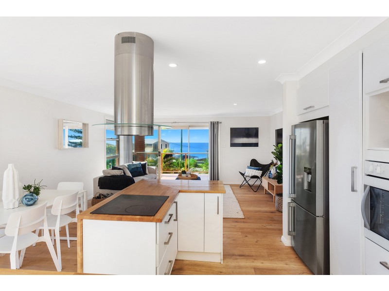 2 Pacific View Street, Forresters Beach NSW 2260