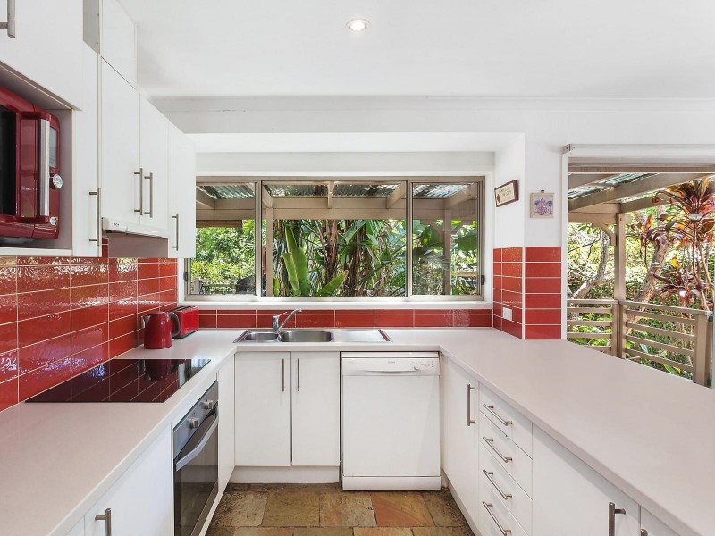 90 Lake Shore Drive, North Avoca NSW 2260