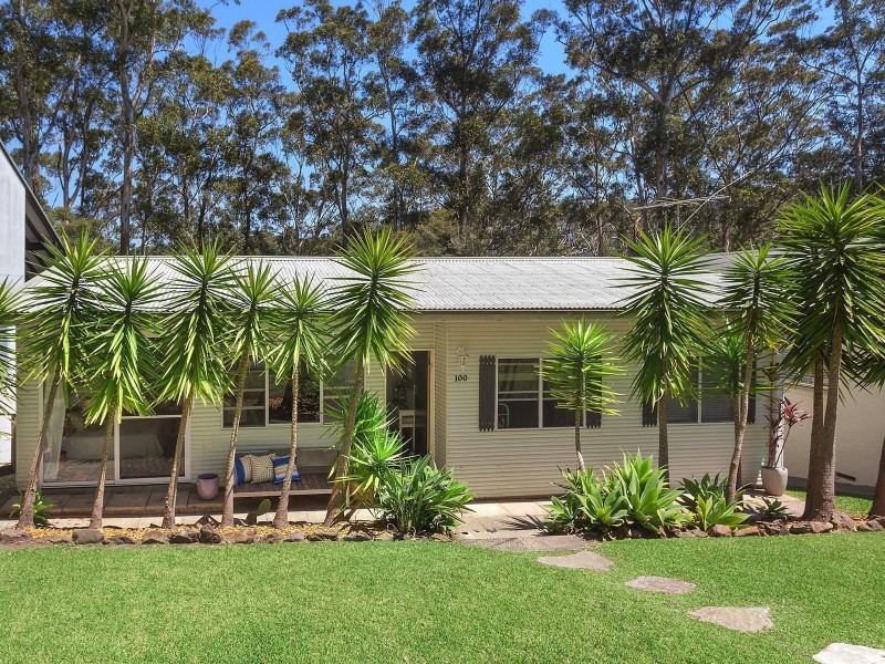 100 Lake Shore Drive, North Avoca NSW 2260