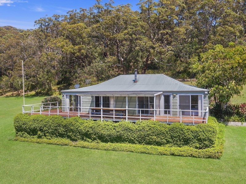 32 Whalans Road, Forresters Beach NSW 2260