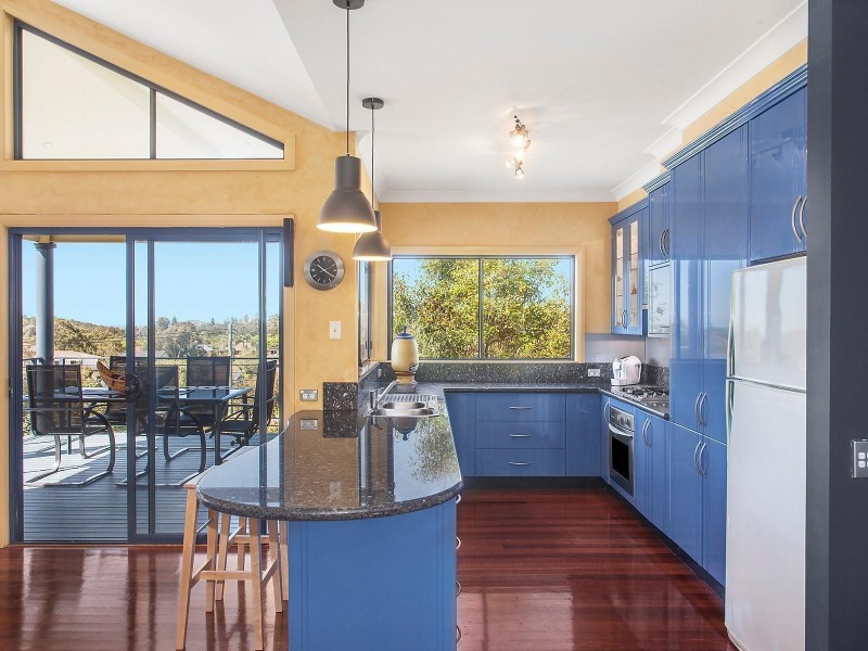 18 Blue Bell Drive, Wamberal NSW 2260