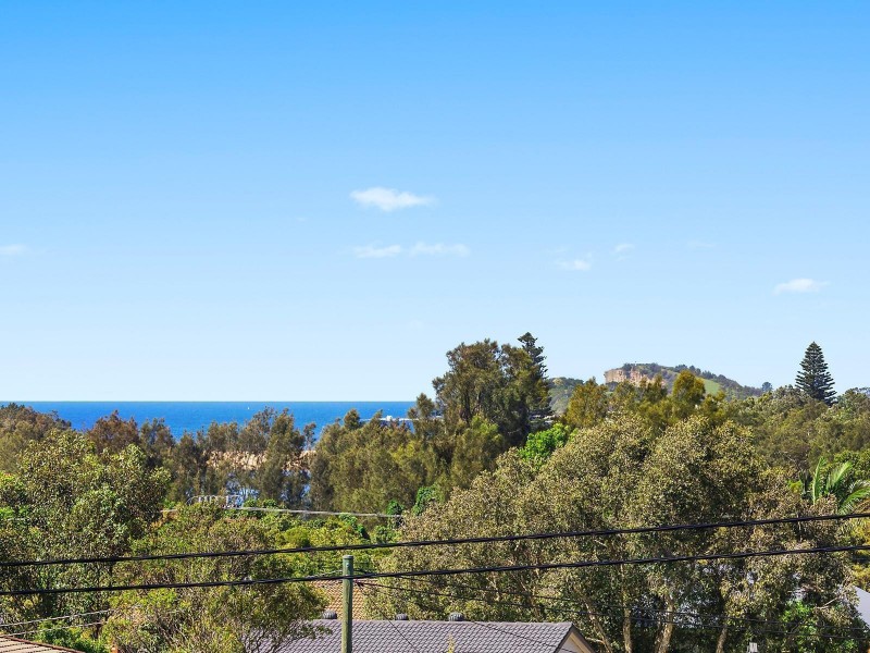 18 Blue Bell Drive, Wamberal NSW 2260