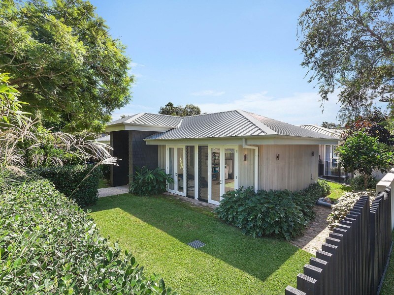 1 Grove Road, Wamberal NSW 2260