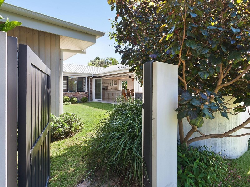 1 Grove Road, Wamberal NSW 2260