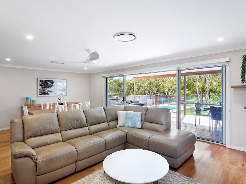 4 Sandcastle Close, Forresters Beach NSW 2260
