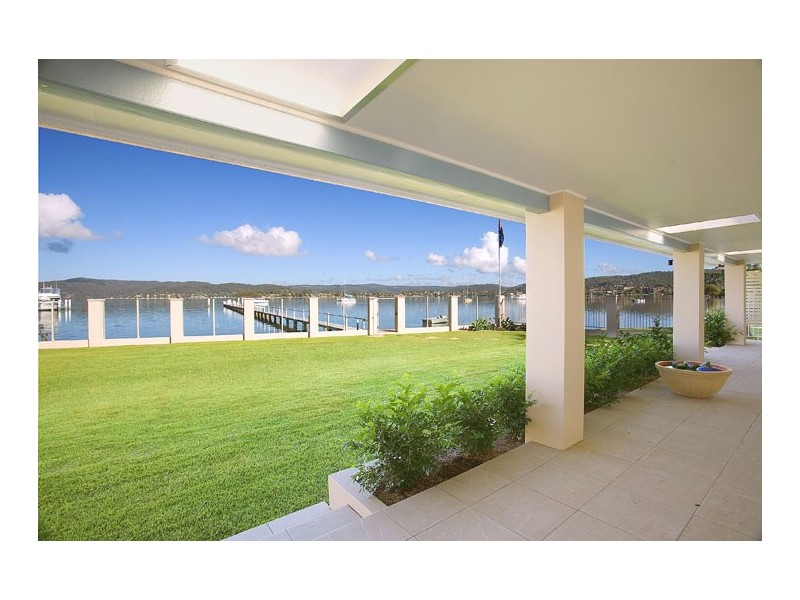 251 Avoca Drive, Green Point NSW 2251