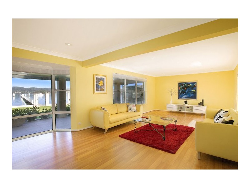 251 Avoca Drive, Green Point NSW 2251