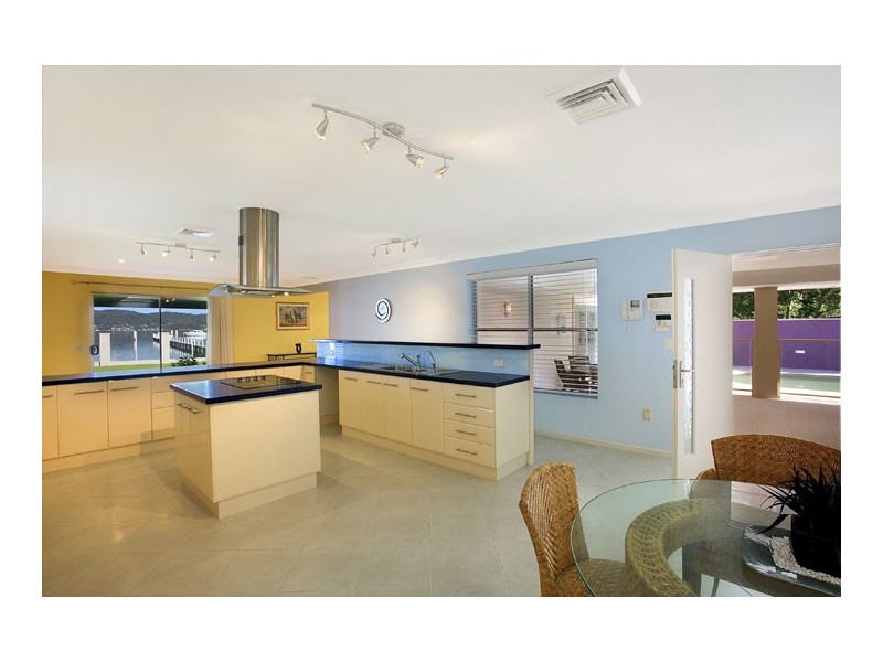 251 Avoca Drive, Green Point NSW 2251