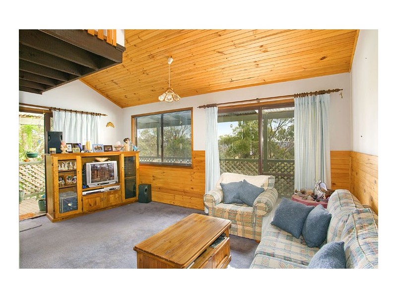 10 Yumbool Close, Forresters Beach NSW 2260