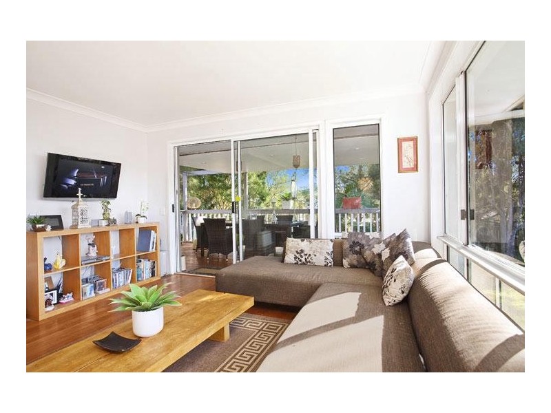 8 Lewis Crescent, Forresters Beach NSW 2260