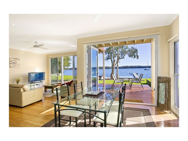 25 Kenilworth Street, Mannering Park NSW 2259