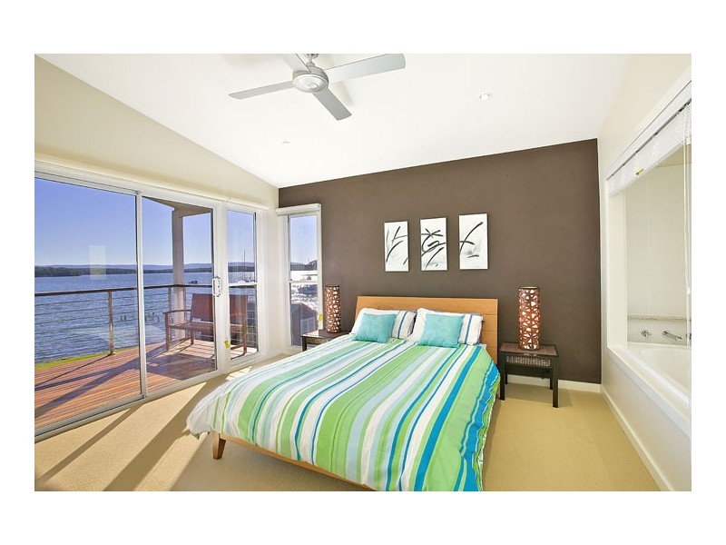 25 Kenilworth Street, Mannering Park NSW 2259