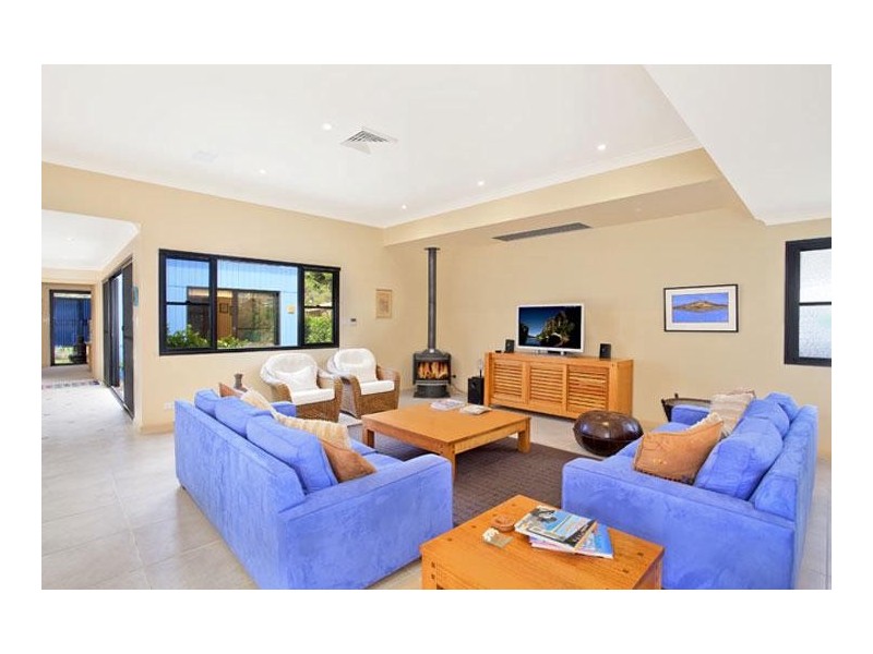 38 Ocean Street, North Avoca NSW 2260