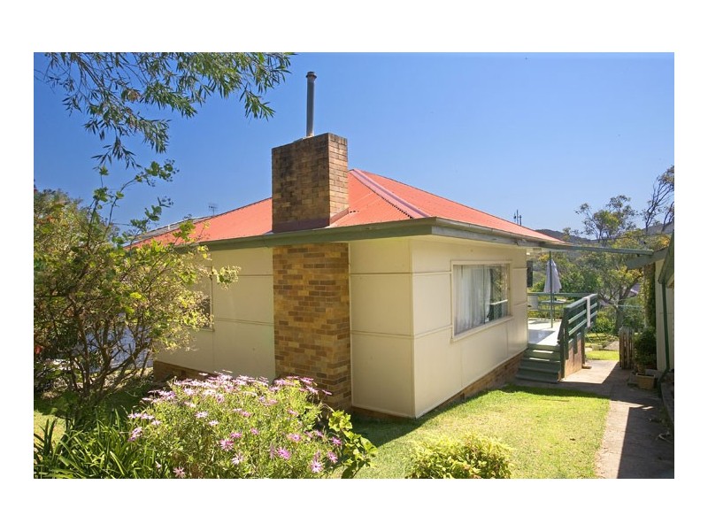 10 Noorong Avenue, Forresters Beach NSW 2260