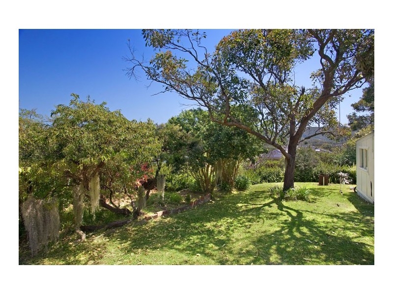 10 Noorong Avenue, Forresters Beach NSW 2260
