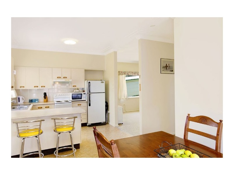 10 Noorong Avenue, Forresters Beach NSW 2260