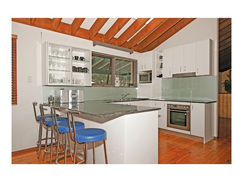 31 Lake Shore Drive, North Avoca NSW 2260