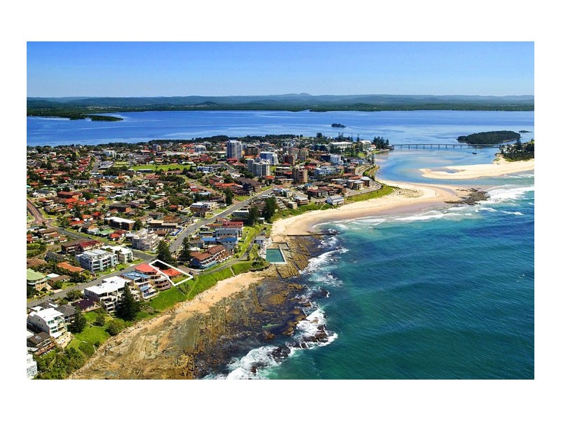 104 Ocean Parade, Blue Bay NSW 2261