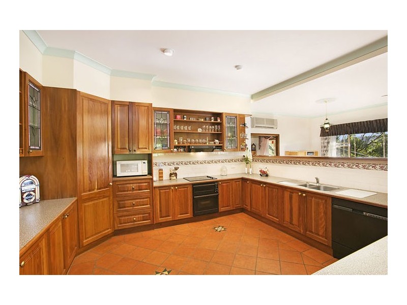 8 Peter Avenue, Forresters Beach NSW 2260
