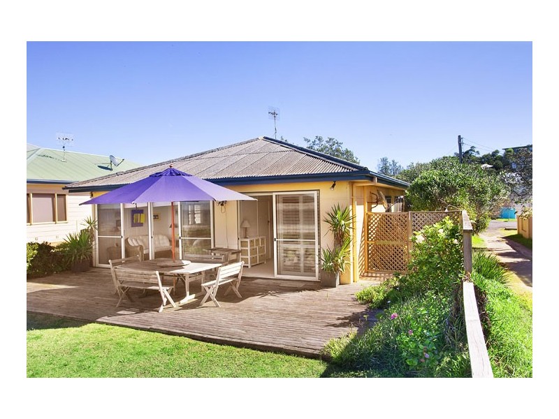 18 North Avoca Parade, North Avoca NSW 2260