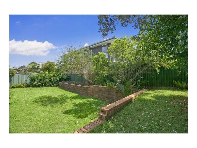 1 Lavinia Street, Forresters Beach NSW 2260