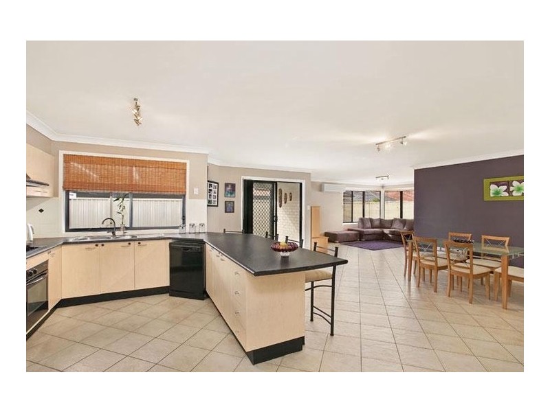 8 Quattroville Place, Green Point NSW 2251