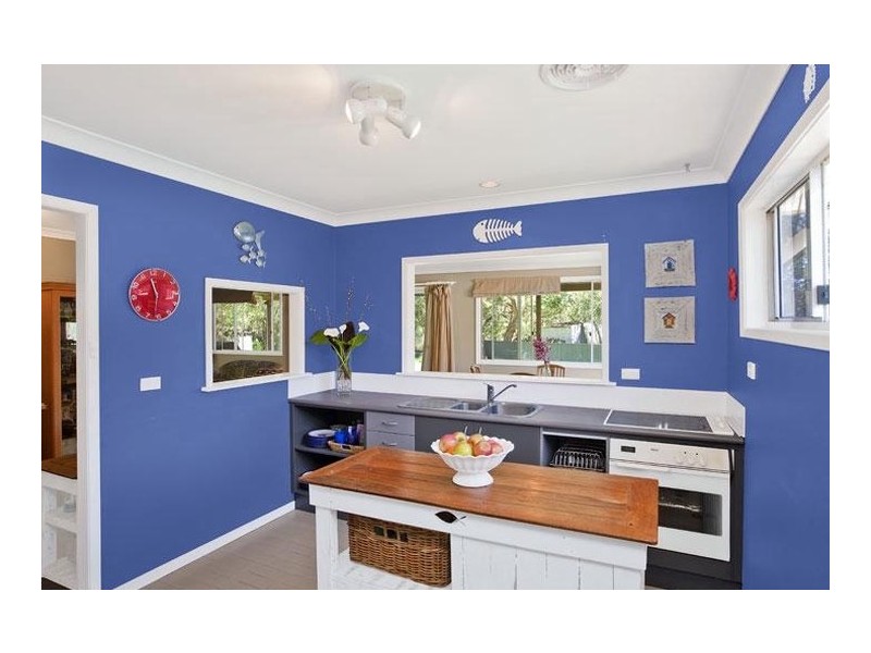 36 Lavinia Street, Forresters Beach NSW 2260