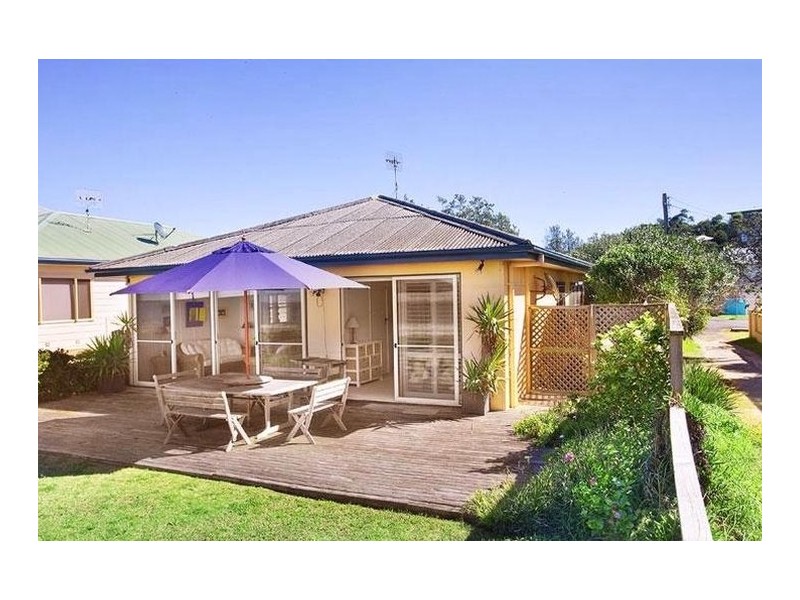 18 North Avoca Parade, North Avoca NSW 2260
