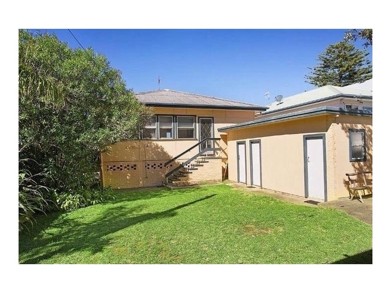 18 North Avoca Parade, North Avoca NSW 2260