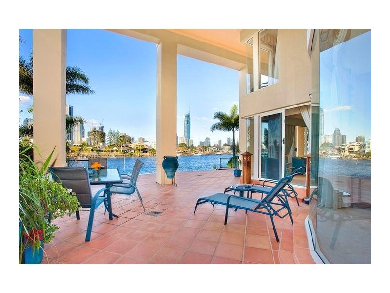 73 The Promenade, Isle Of Capri QLD 4217