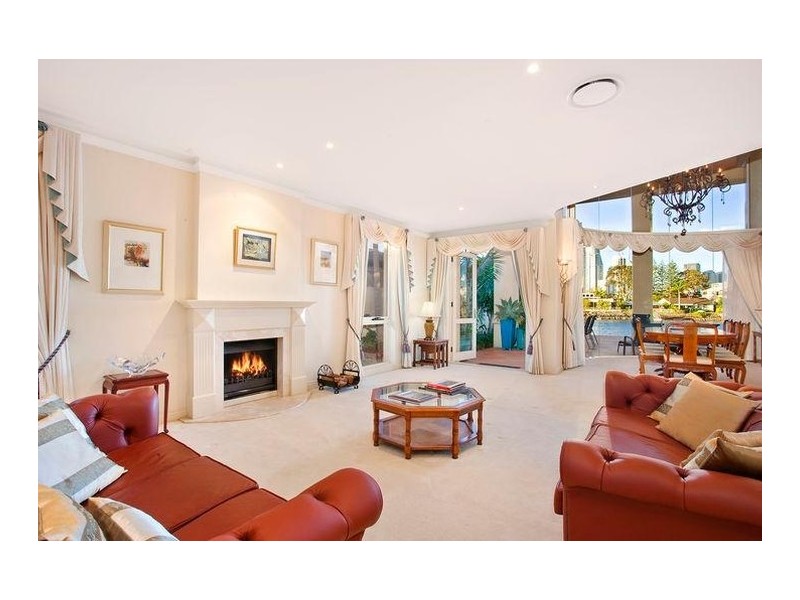 73 The Promenade, Isle Of Capri QLD 4217