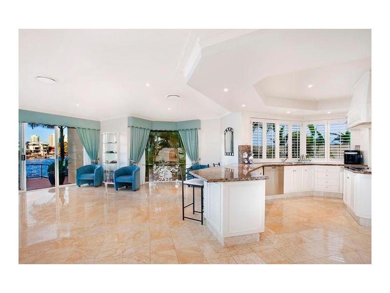 73 The Promenade, Isle Of Capri QLD 4217