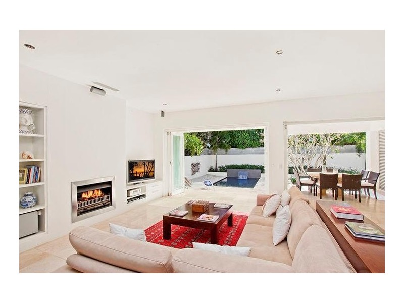 43 Fourth Avenue, Palm Beach QLD 4221
