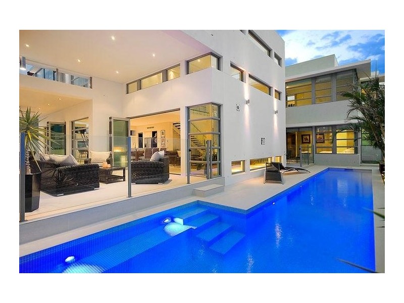 84 Commodore Drive, Paradise Waters QLD 4217