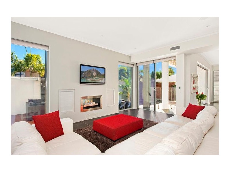 23 Messines Crescent, Miami QLD 4220