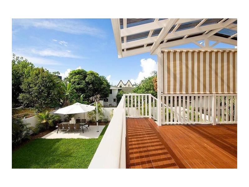 49 Woodroffe Avenue, Main Beach QLD 4217