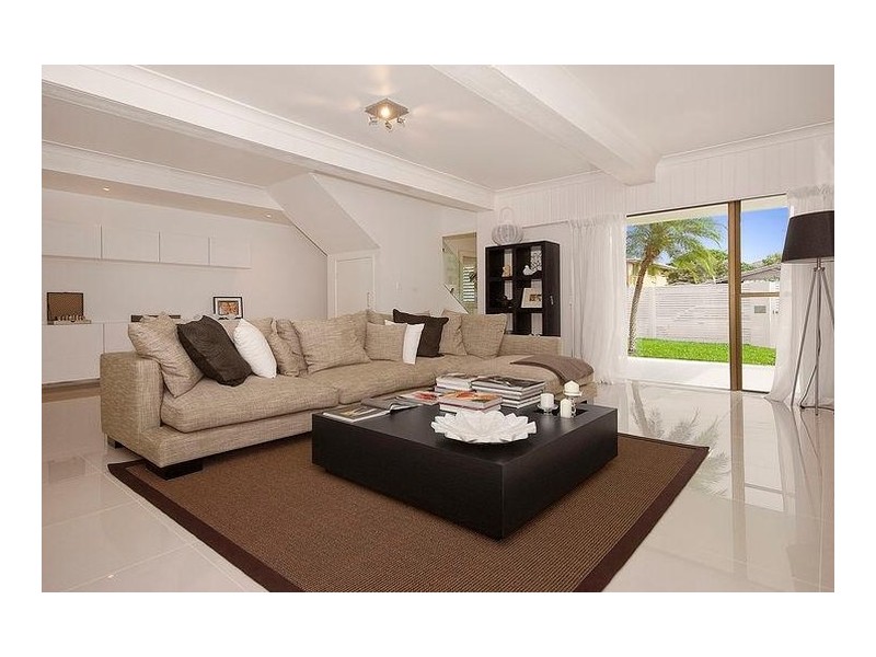 49 Woodroffe Avenue, Main Beach QLD 4217
