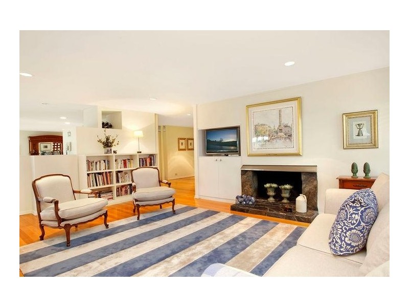 24 Remo Street, Isle Of Capri QLD 4217