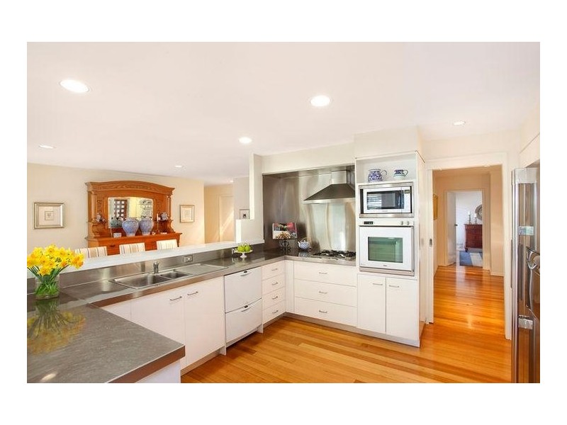 24 Remo Street, Isle Of Capri QLD 4217