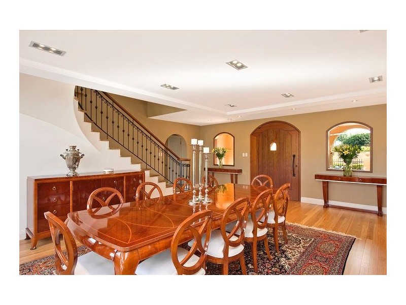 16 Saywell Street, Sorrento QLD 4217