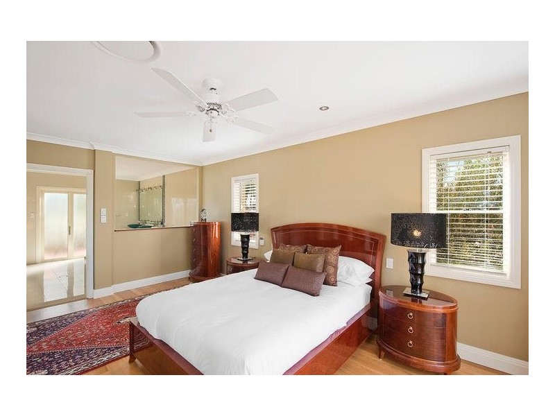 16 Saywell Street, Sorrento QLD 4217