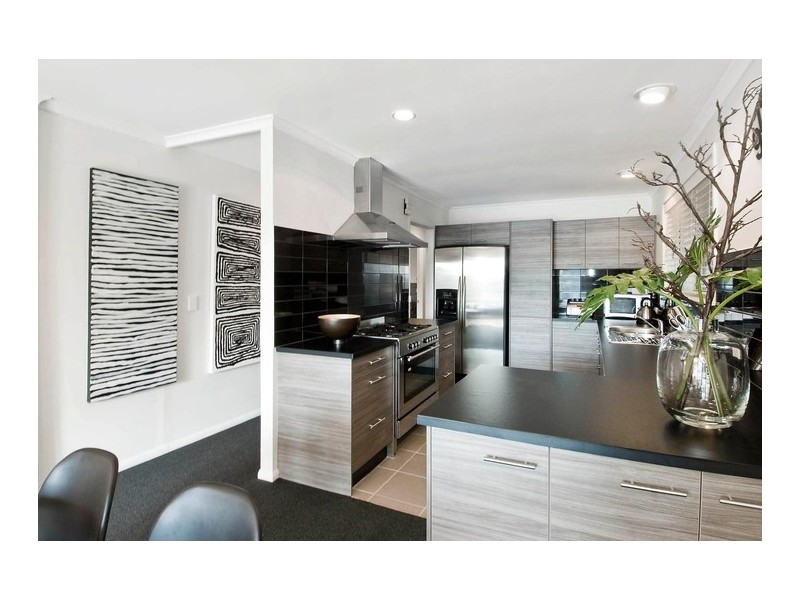 12 The Promenade, Isle Of Capri QLD 4217