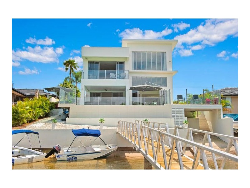 8 Binda Place, Bundall QLD 4217