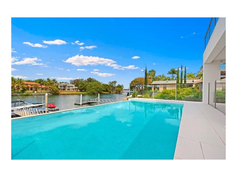 8 Binda Place, Bundall QLD 4217