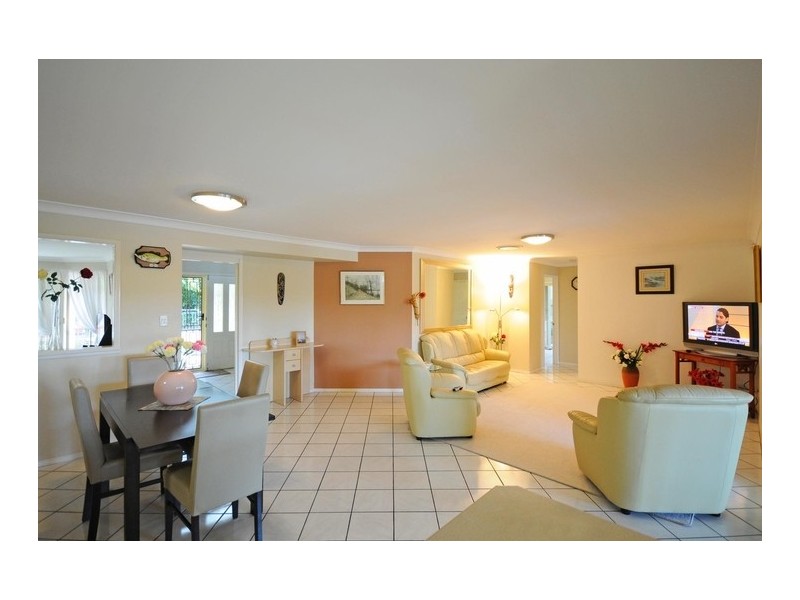 104 Cypress Drive, Broadbeach Waters QLD 4218