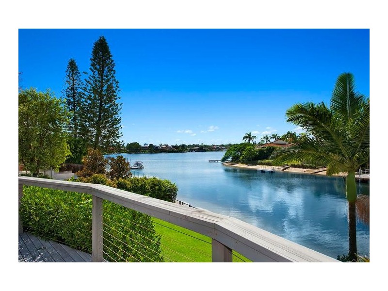 11 Lothian Avenue, Sorrento QLD 4217