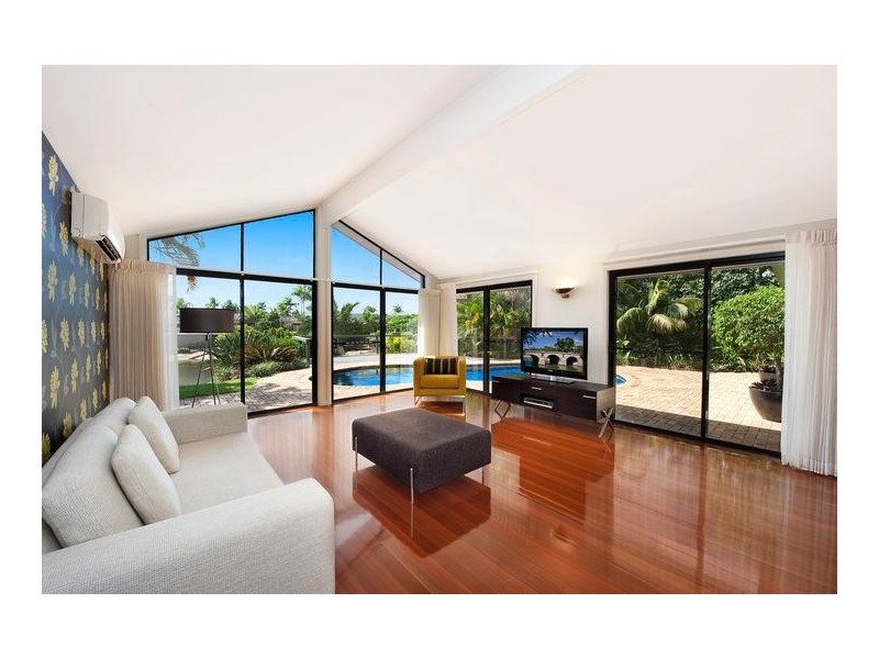 11 Lothian Avenue, Sorrento QLD 4217