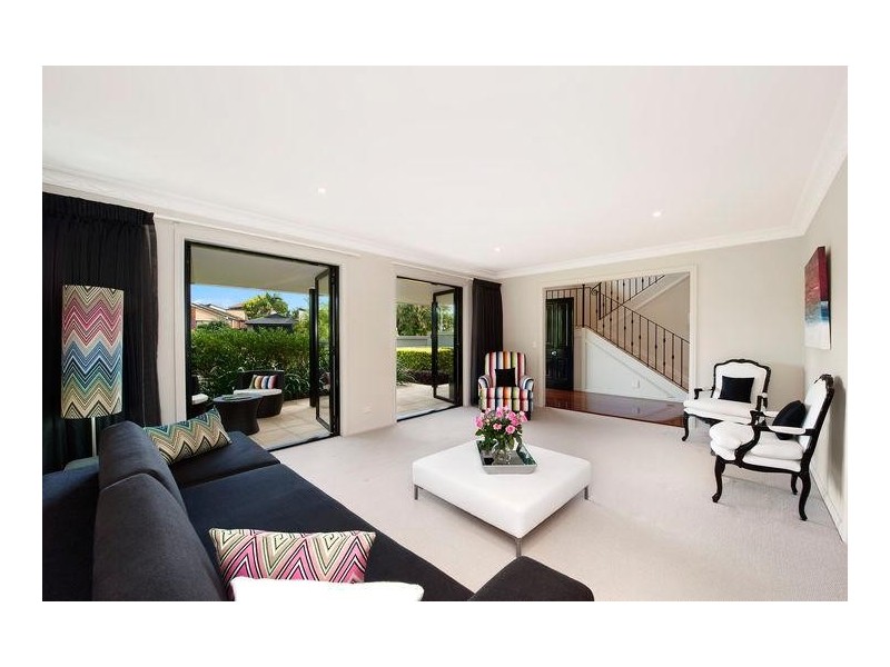 11 Lothian Avenue, Sorrento QLD 4217