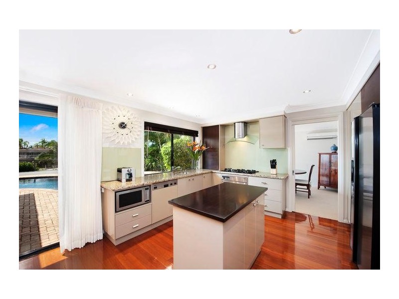 11 Lothian Avenue, Sorrento QLD 4217